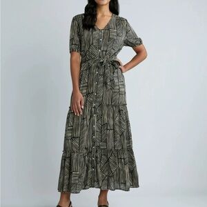 NWT Time and Tru Black and Beige  Patterned Tiered Crinkle Belted Maxi Dress 4-6